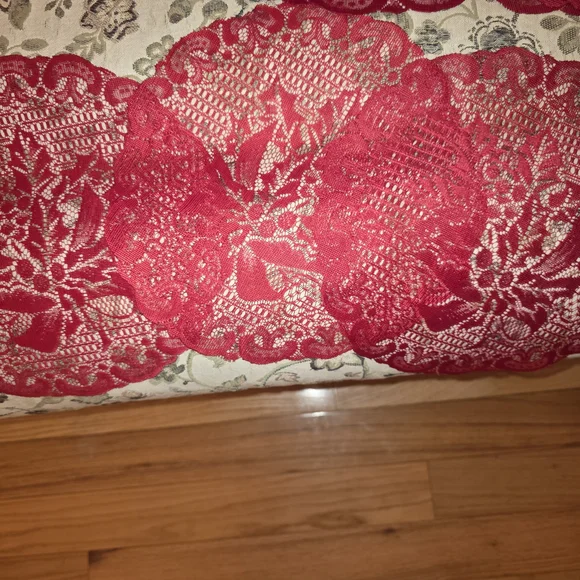 Red Lace Table Runner Set - Picture 4 of 9